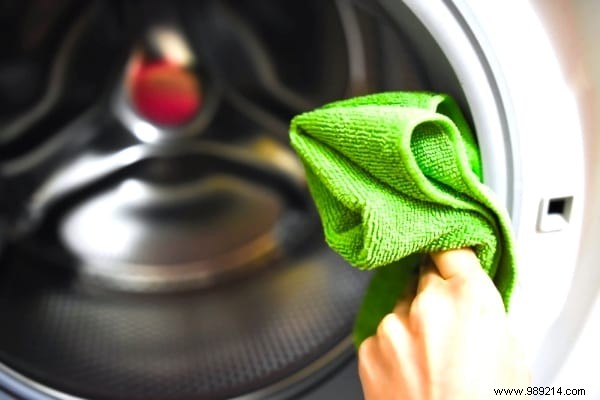 15 Mistakes Everyone Makes When Machine Washing Their Clothes. 