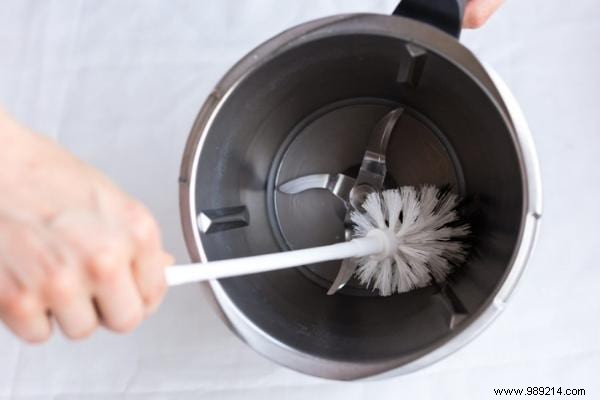 How To Clean Your Thermomix WITHOUT Effort (With White Vinegar). 