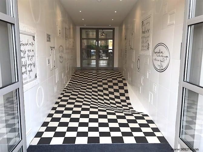 32 Incredible Optical Illusions (That Will Take Your Breath Away). 