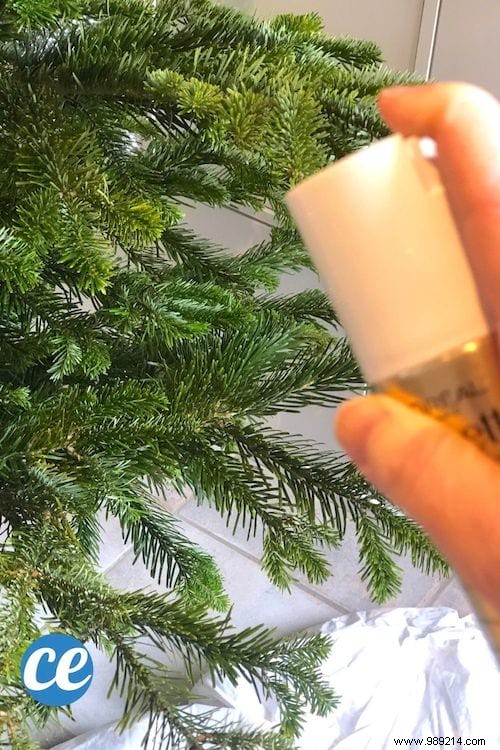 How To Whiten Your Christmas Tree Easily With Bicarbonate. 