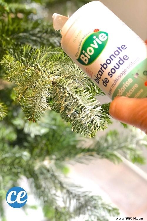 How To Whiten Your Christmas Tree Easily With Bicarbonate. 