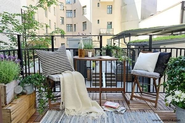 Balcony:25 Inexpensive Decoration Ideas Revealed By A Landscaper. 