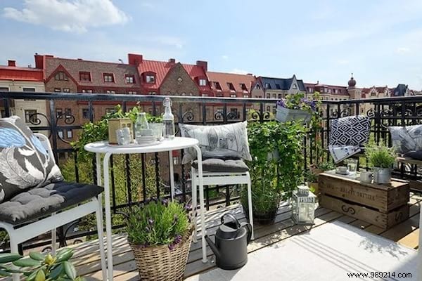 Balcony:25 Inexpensive Decoration Ideas Revealed By A Landscaper. 