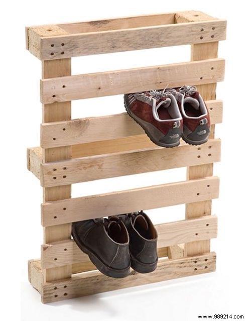 25 easy furniture to make with wooden pallets. 