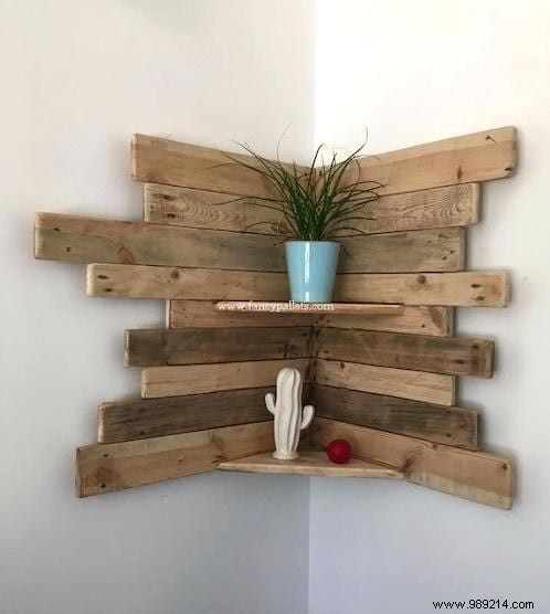 25 easy furniture to make with wooden pallets. 