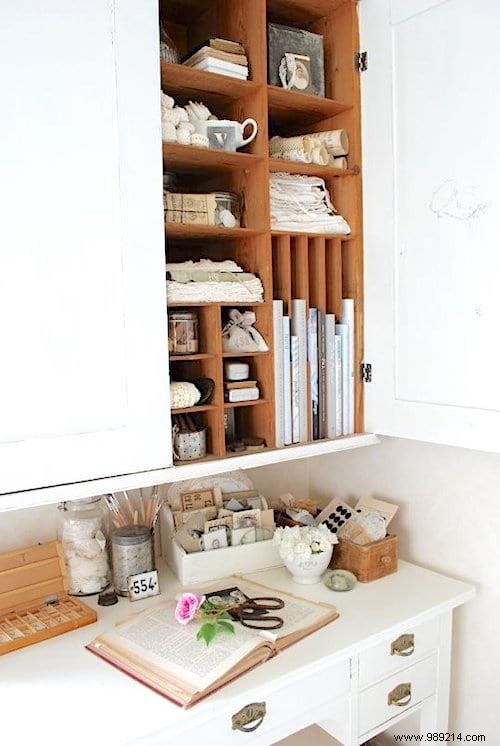 15 clever and hidden storage units that everyone would love to have in their kitchen. 