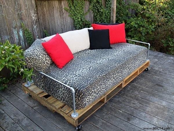 70 Incredible Uses For Old Wooden Pallets. 