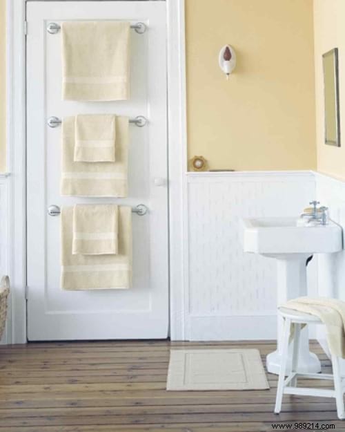 35 Awesome And Inexpensive Ideas For Organizing A Small Bathroom. 