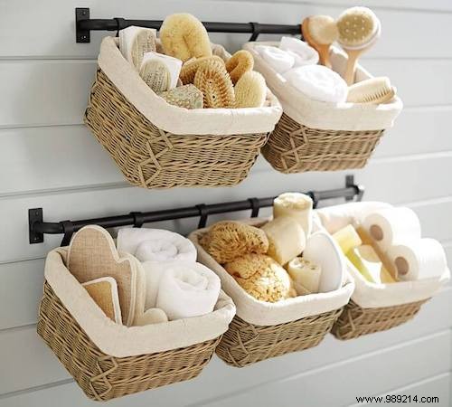 35 Awesome And Inexpensive Ideas For Organizing A Small Bathroom. 