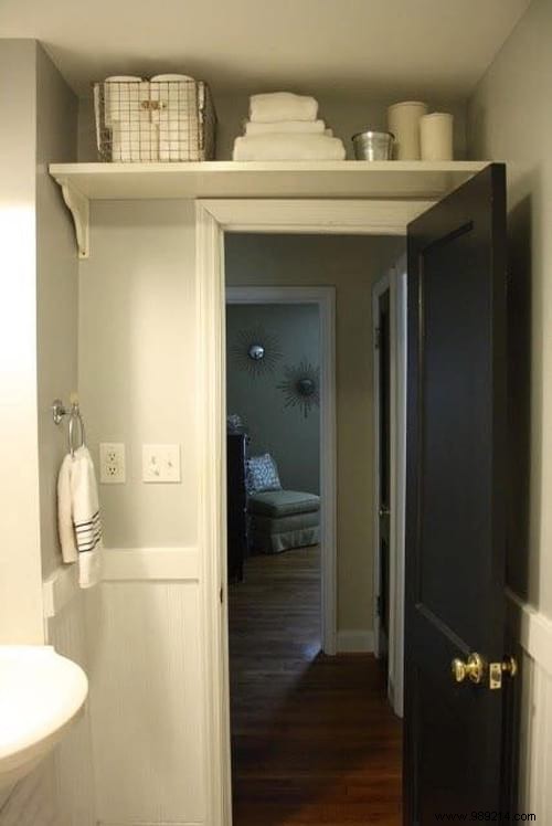 35 Awesome And Inexpensive Ideas For Organizing A Small Bathroom. 