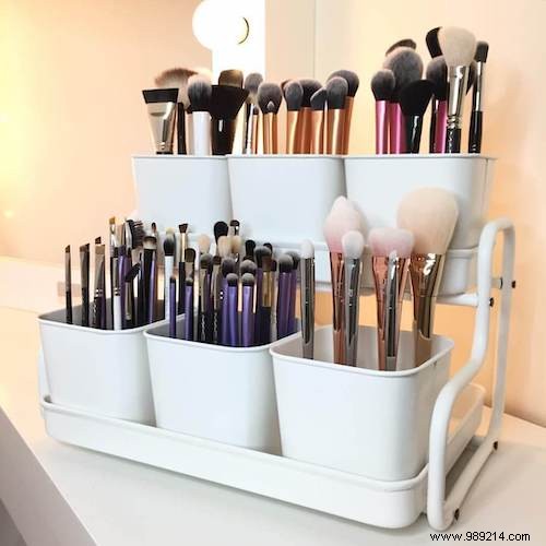 35 Awesome And Inexpensive Ideas For Organizing A Small Bathroom. 