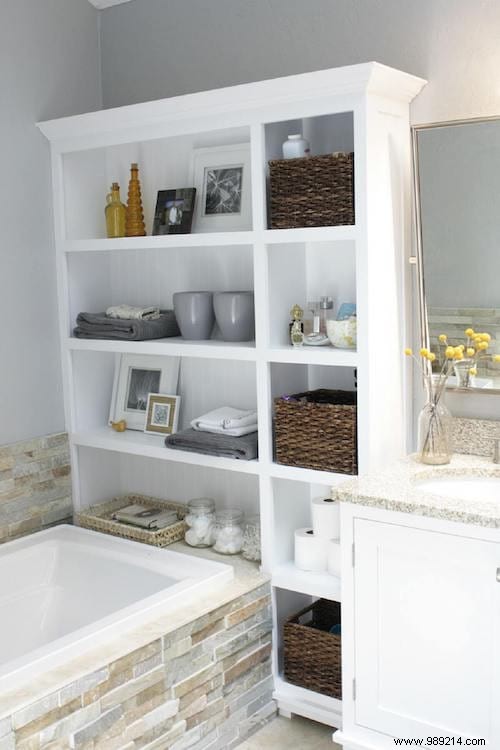 35 Awesome And Inexpensive Ideas For Organizing A Small Bathroom. 