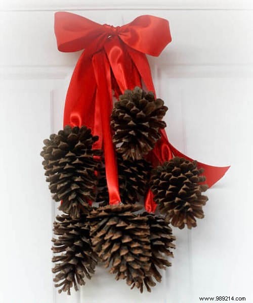 25 Super Christmas Decoration Ideas With Pine Cones (Easy And Cheap). 