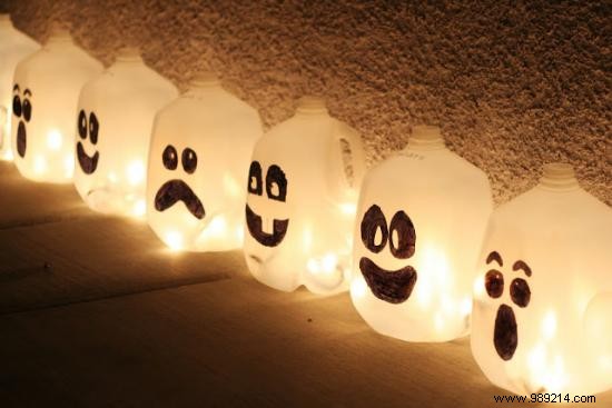 18 SUPER EASY Halloween Decorations to Make. 