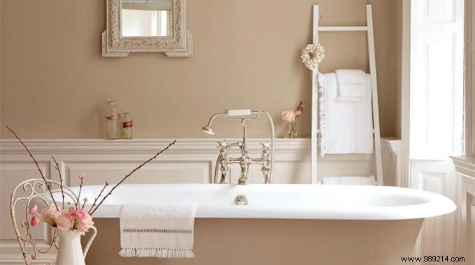 A Decorative and Original Towel Rack For Your Bathroom. 