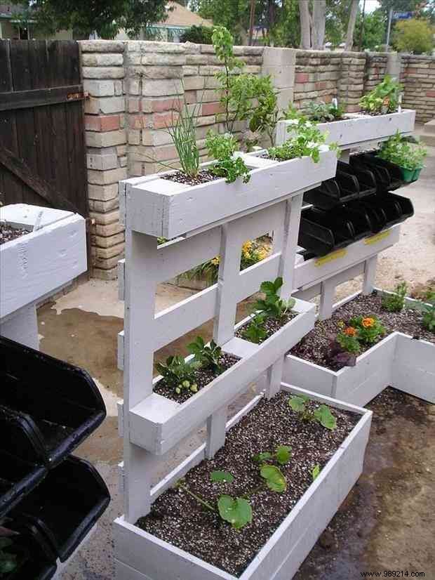 24 Incredible Uses for Old Wooden Pallets. 