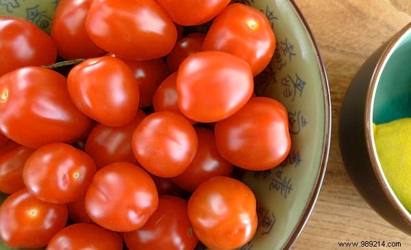 10 Simple Steps To Grow 15-30 Pounds Per Foot Of Tomatoes. 