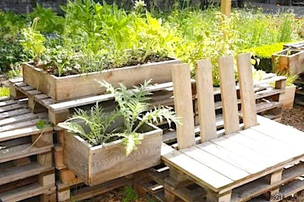 20 Great Recycling Ideas To Save Money In The Garden. 