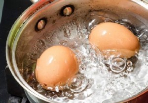 How to easily take an egg out of the water without burning yourself? 