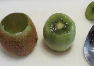 The Genius Tip for Peeling a Kiwi. 