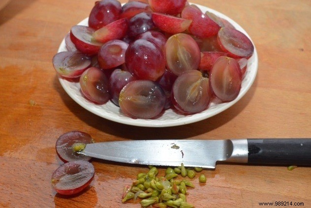 The One and Only Way to Cut Grapes in 2. 