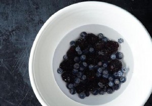 How to Keep Blueberries and Blackberries Fresh Longer. 