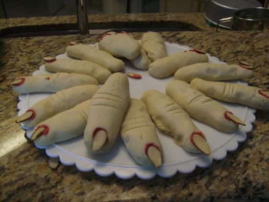 Cheap Halloween Recipe:Witch Fingers to Devour! 