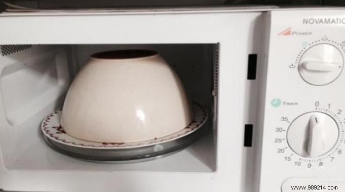 Tired of Cleaning the Microwave? Here s how to avoid getting it dirty. 