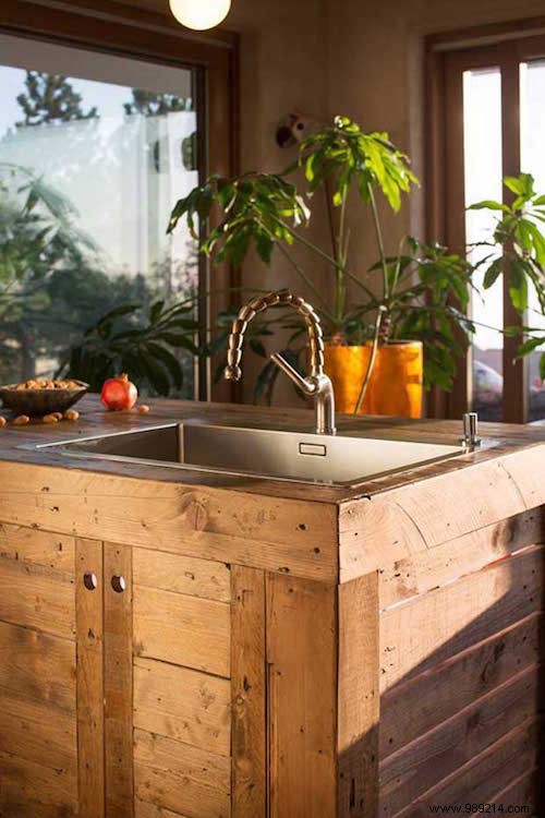 23 Incredible Uses of Old Wooden Pallets FOR THE KITCHEN. 