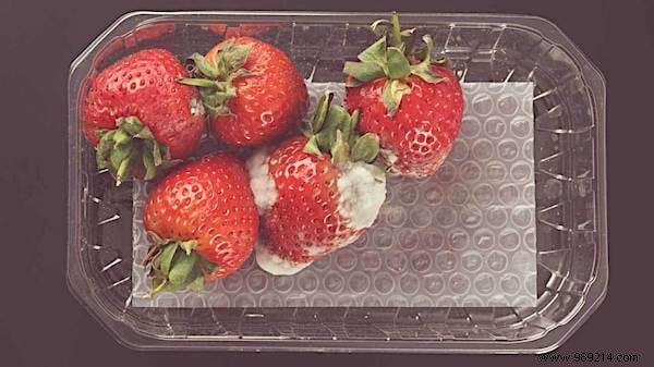 4 Simple Tricks To Keep Strawberries Twice As Long. 