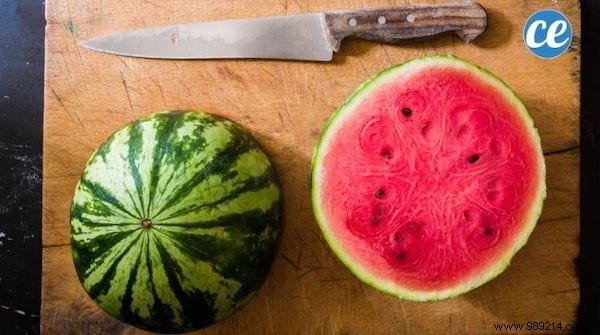 How To Cut A Watermelon In 2 Minutes Like A Pro. 