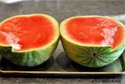 How To Cut A Watermelon In 2 Minutes Like A Pro. 