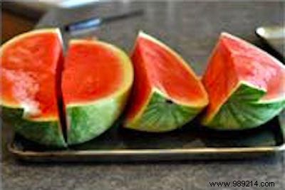 How To Cut A Watermelon In 2 Minutes Like A Pro. 