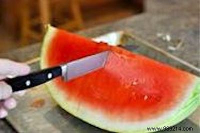 How To Cut A Watermelon In 2 Minutes Like A Pro. 