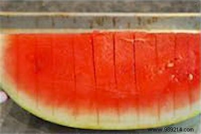 How To Cut A Watermelon In 2 Minutes Like A Pro. 