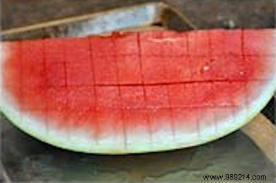 How To Cut A Watermelon In 2 Minutes Like A Pro. 