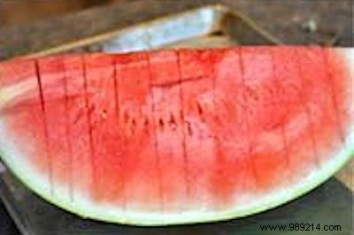 How To Cut A Watermelon In 2 Minutes Like A Pro. 