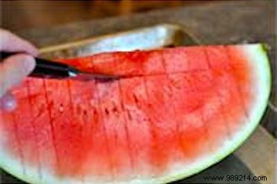 How To Cut A Watermelon In 2 Minutes Like A Pro. 