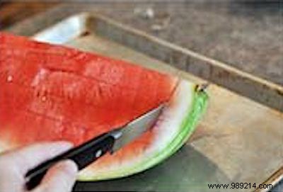 How To Cut A Watermelon In 2 Minutes Like A Pro. 