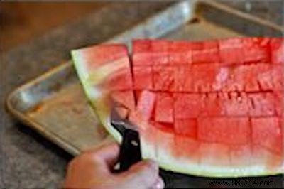 How To Cut A Watermelon In 2 Minutes Like A Pro. 