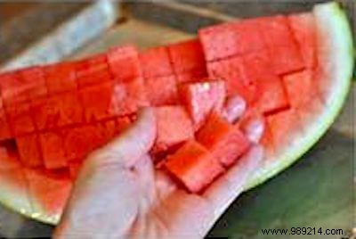 How To Cut A Watermelon In 2 Minutes Like A Pro. 