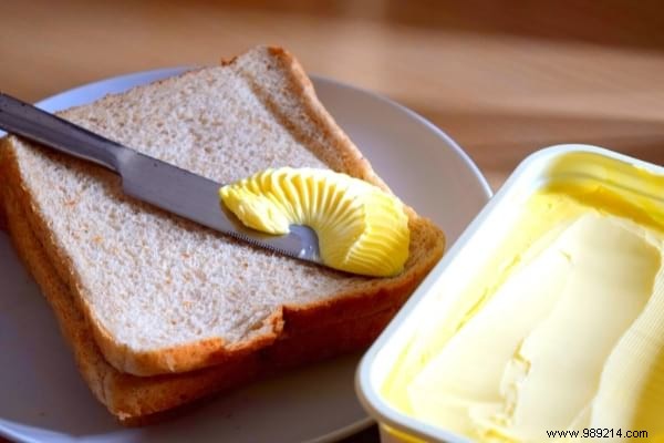 4 Light Alternatives To Replace Butter On Toast In The Morning. 