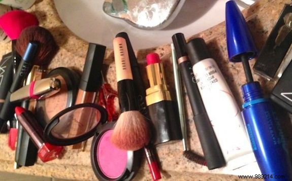 How To Properly Store Your Cosmetics:2 Tips To Know. 