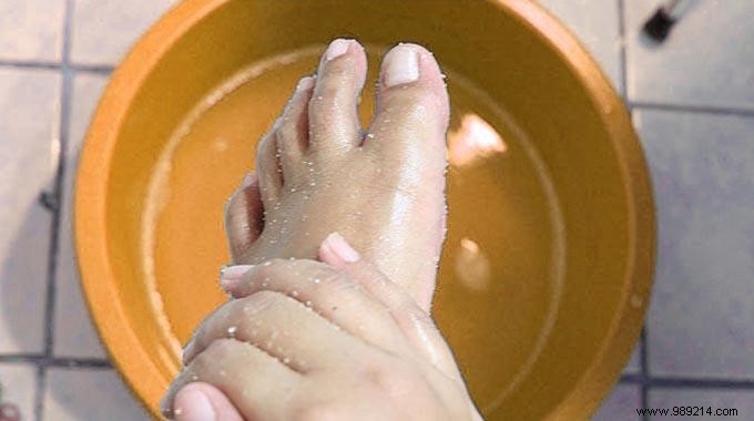 The Salt Foot Bath:A Natural and Effective Care. 