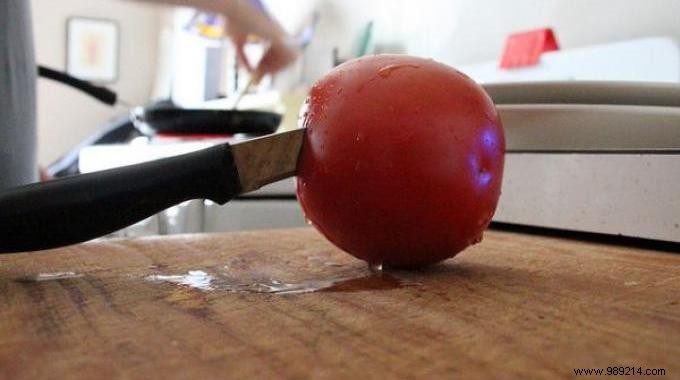 My Homemade Tomato Recipe To Make My Blackheads Disappear. 