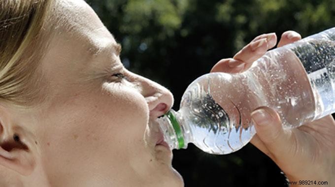 The Tip To Keep Your Water Bottle Cold ALL Day. 