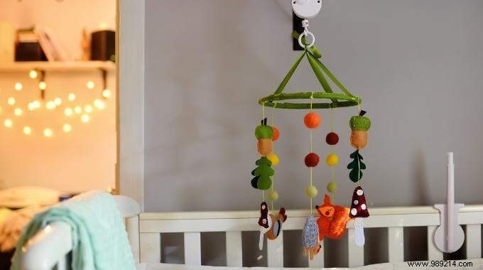 An inexpensive crib mobile to make. 