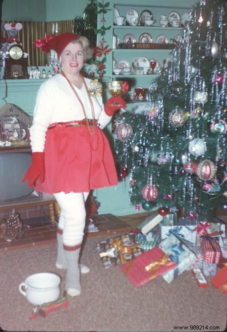 Relive the Christmas of Yesteryear:Here are 40 Christmas Photos From the 1950s. 