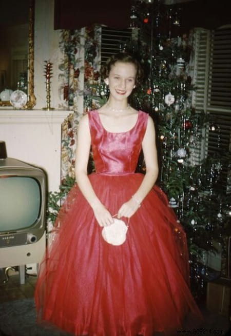 Relive the Christmas of Yesteryear:Here are 40 Christmas Photos From the 1950s. 