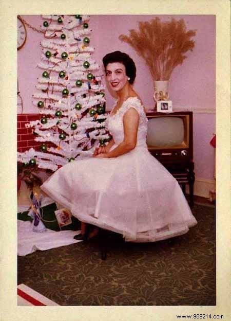 Relive the Christmas of Yesteryear:Here are 40 Christmas Photos From the 1950s. 